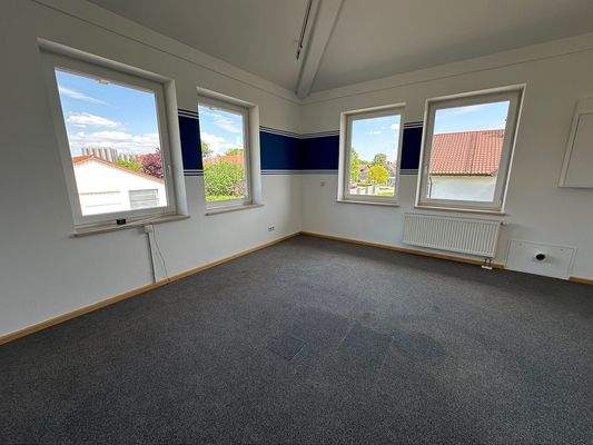 Flexible Büroflächen in EG und OG