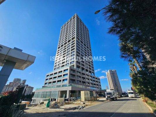 Contemporary Real Estate in Luxury Complex in Atasehir