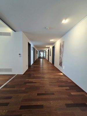 Flur mit Blick zum Eingang