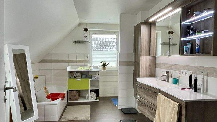Badezimmer im OG