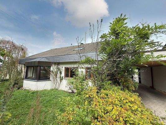 Ansicht SO mit überdachtem PkW-Abstellplatz 