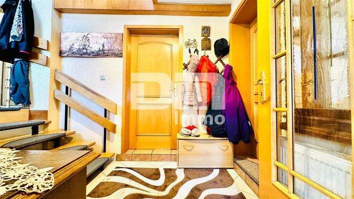 Hochparterre Haupteingang / Windfang