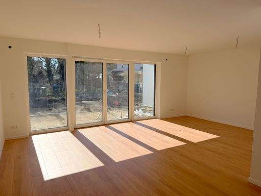 Wohnbereich mit großer Glasfront