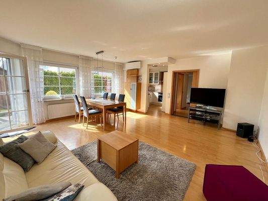 EG | Wohn- und Esszimmer | Blick zur Küche