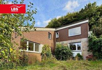 Außenansicht: Idyllische Lage im Grünen mit Blick auf den Wald