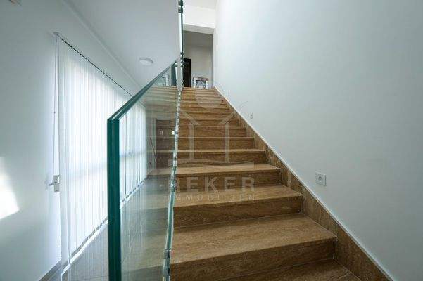 Vielseitiges Dachgeschoss mit einer Dachterrasse (78 m²) 