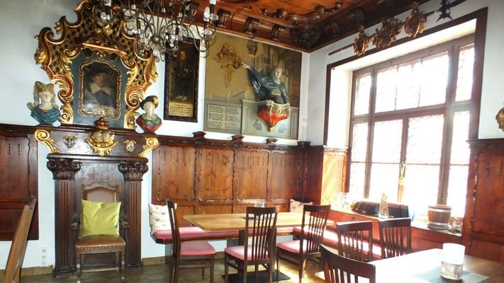 kunstvolle Ausstattung der Gasträume