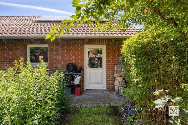 Garagenzugang vom Garten