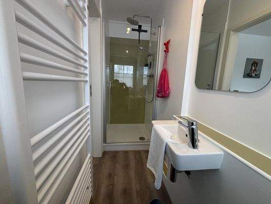 neues Duschbad/WC en Suite Elternschlafzimmer