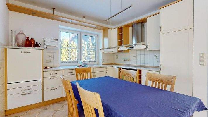 Küche mit Essbereich