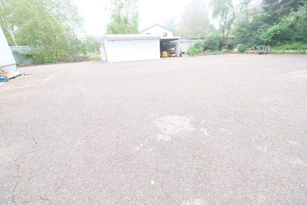 Einfahrt Gewerbehalle