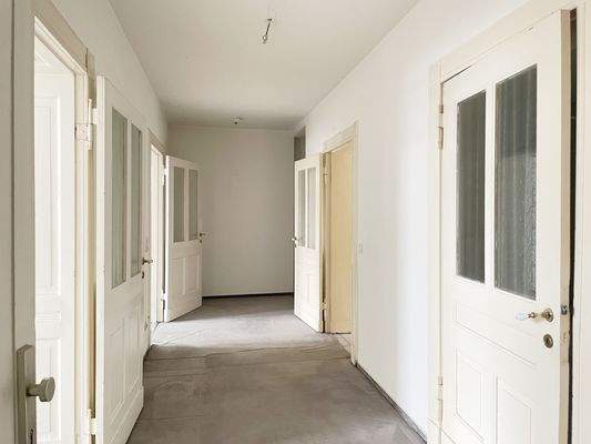 Flur, reinkommend.JPG