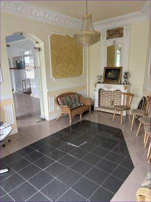 Empfangsbereich Strasse