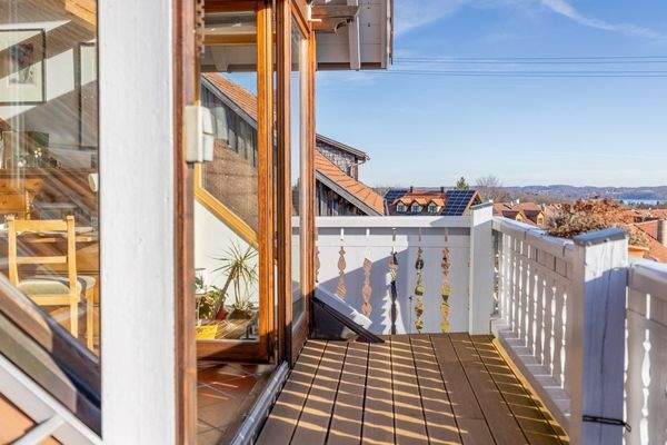 Wohnen über dem See – Charmante Maisonettewohnung mit Alpenpanorama