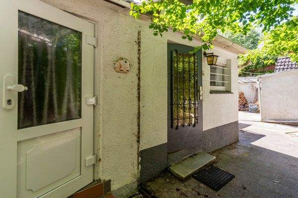 ..beide Hauseingänge..