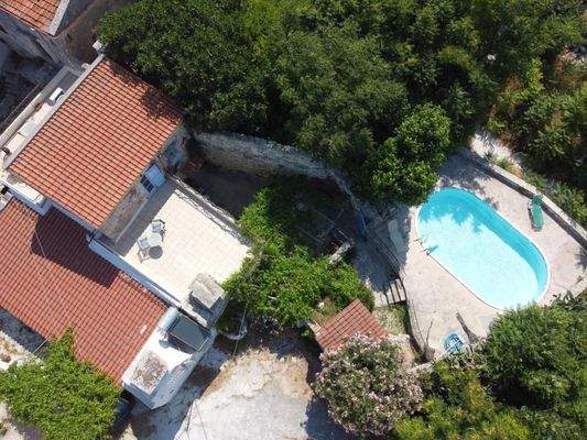 Schönes Steinhaus zum Verkauf mit Meerblick in Aspro