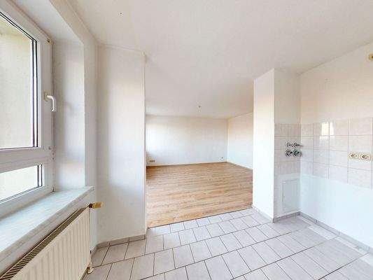 Blick aus der Küche ins Wohnzimmer