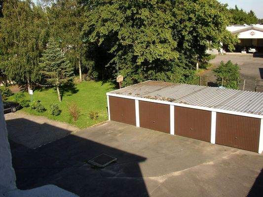 Blick auf die Garagen