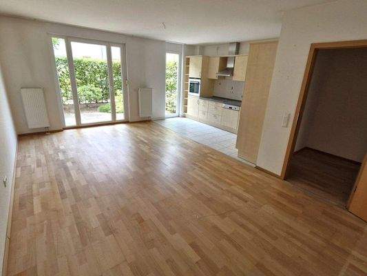 offener Wohn-/Ess- und Kochbereich + Gartenzugang 