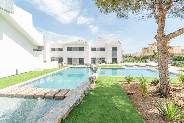 Contemporary Apartments near Amenities in Los Altos Torrevieja