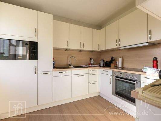 EG Küche mit moderner EBK