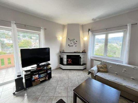 MIT VIDEO: Kreta, Neo Chorio: Zwei- Apartmentshaus zu verkaufen