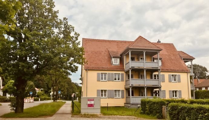 der mittlere Balkon gehört zu der Wohnung