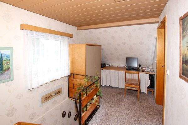 Flur OG mit Arbeitsplatz