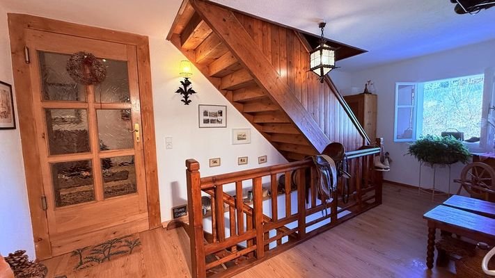Treppenhaus Haupteingang OG I