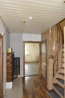 Flur im Erdgeschoss mit Warmluftofen