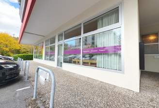 Gewerbe Fläche mit Eingang