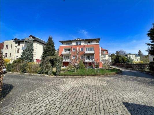 Haus Außen mit Gartenanteil