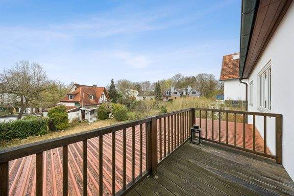 Rückwärtiger Westbalkon im Obergeschoss