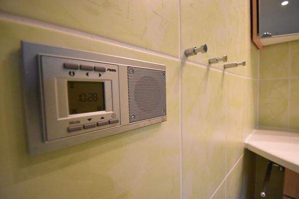 24 Fußbodenheizung Bad.JPG