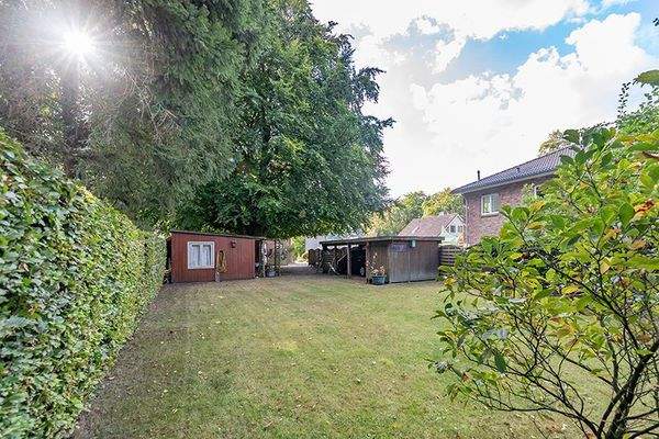 ... ein Bauplatz für ein kleines Einfamilienhaus entstehen