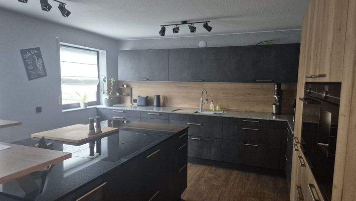 Exklusive Einbauküche im modernen Design