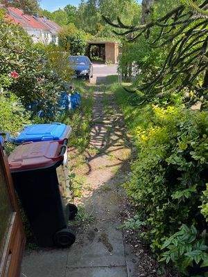 Vorgarten mit Stellplatz, Carport möglich