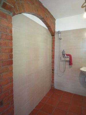 Dusche mit Mauerbogen EG