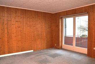 Wohnzimmer mit Balkon