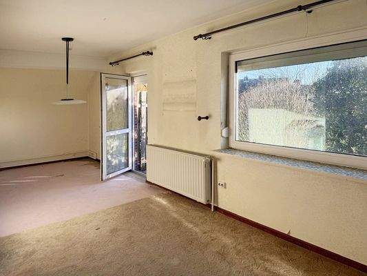 ...mit Terrassen- und Gartenzugang