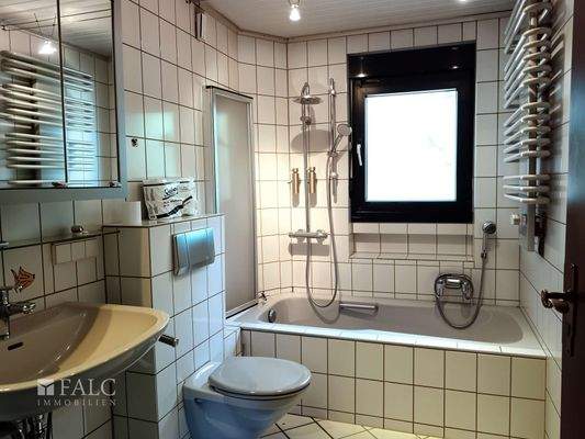 Bad im EG - Verbessert - (KI generiert)