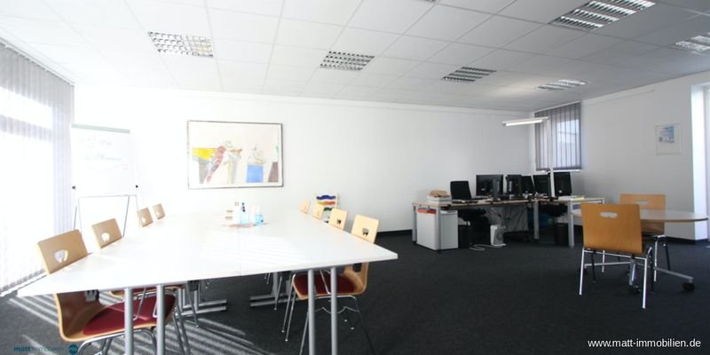 Großes Büro hinten