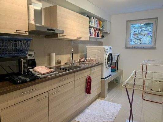 Küche und Waschraum Keller