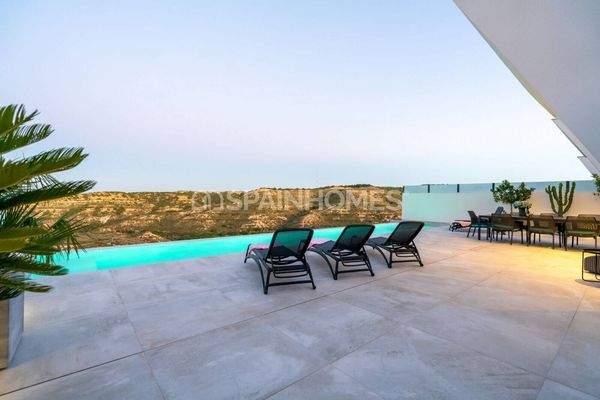 Deluxe Villas Surrounded by Pure Nature in Rojales, Costa Blanca