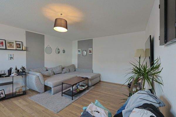 Wohnzimmer Wohnung rechts