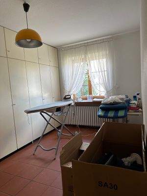 Bügelzimmer links der Küche.jpg