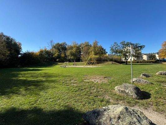 allg. Spielplatz daneben