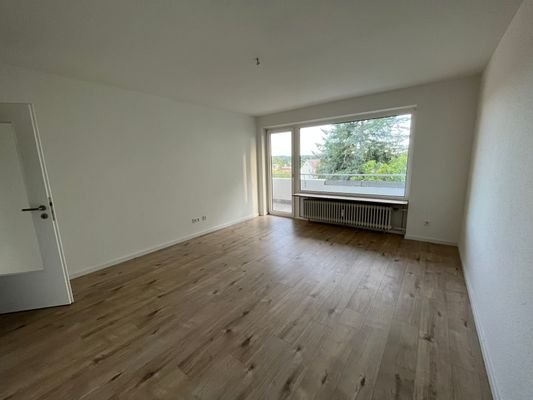 Wohnzimmer und Balkon.jpg