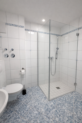 Badezimmer KI generiert 