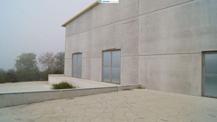 Einstellplätze für Wohnwägen und Boote